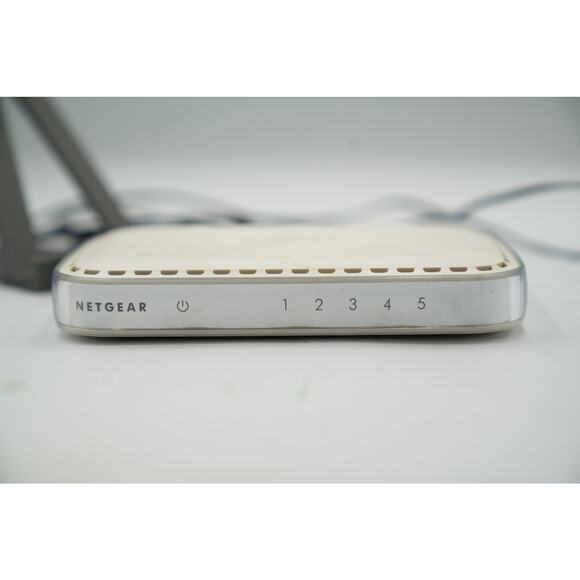 NETGEAR FS605 v3 5-Port 10/100 Ethernet Switch with Power Supply – White - Picture 5 of 6